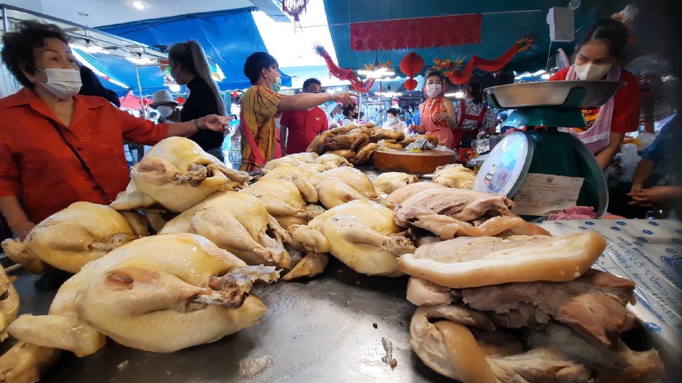 วันจ่ายคึกคัก ชาวไทยเชื้อสายจีน แห่ซื้อเครื่องเซ่นไหว้แน่นตลาดท่าน้ำนนท์