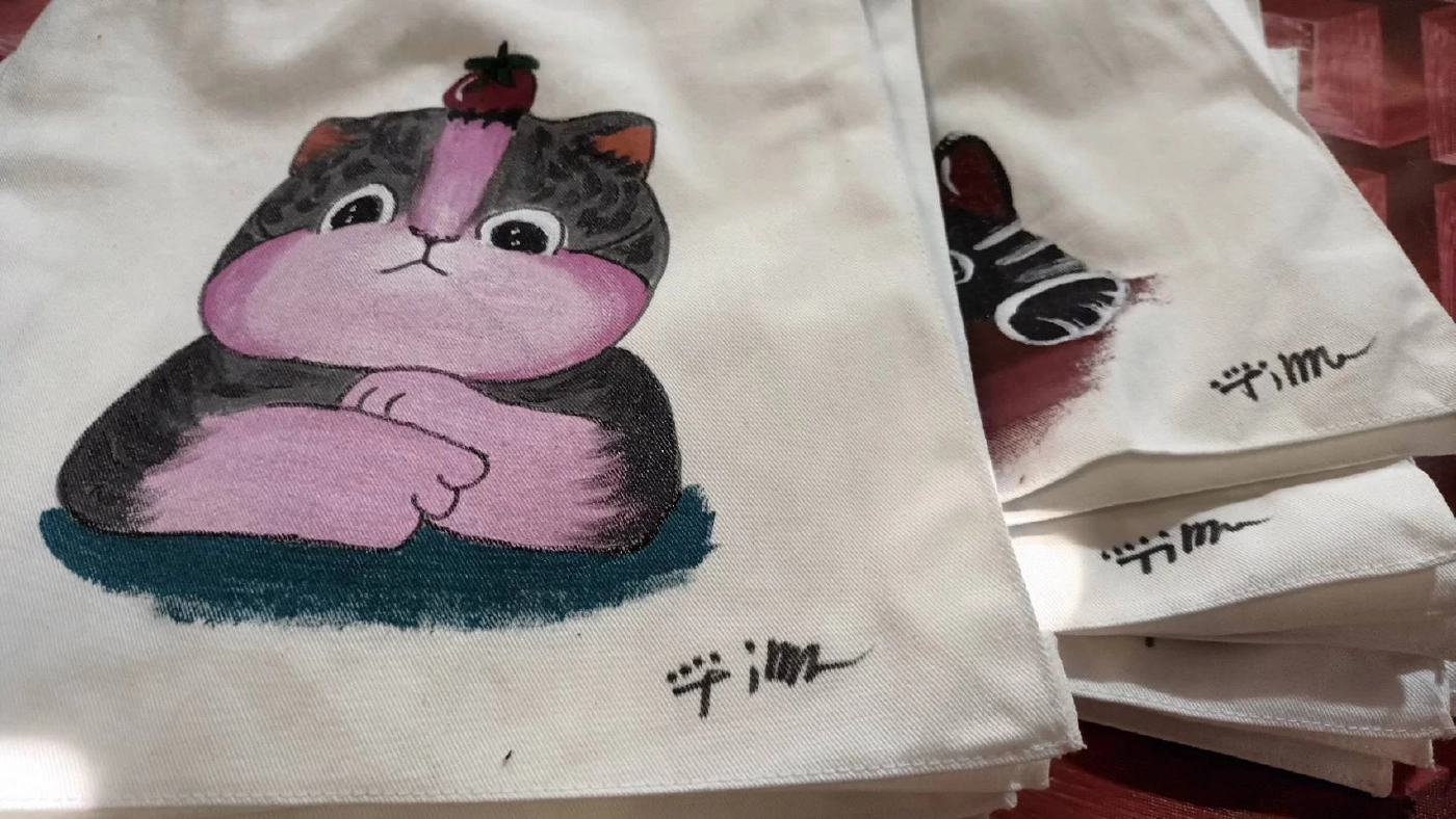 "น้องทาม" วาดภาพลงกระเป๋าผ้า ถูกมิจฉาชีพเปิดเพจปลอม หลอกเงินลูกค้า