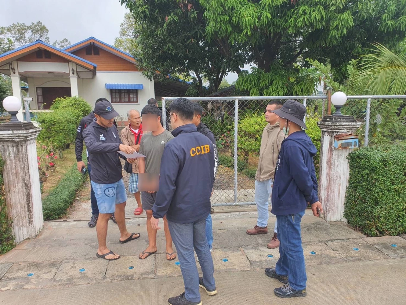 โอภาส ผลาพรม