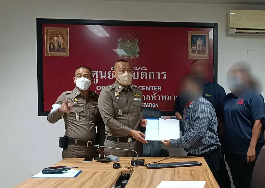 ตัวแทนรถเมล์ร่วมบริการ จี้ ตร.หัวหมาก กวดขันสองแถววิ่งทับเส้นทาง