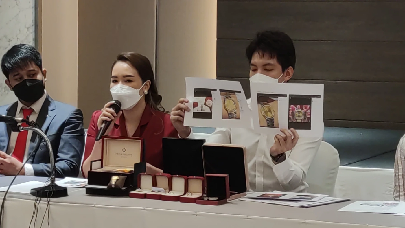 นางสาวรินลดา ชัยหมื่น หมอดูชื่อดัง