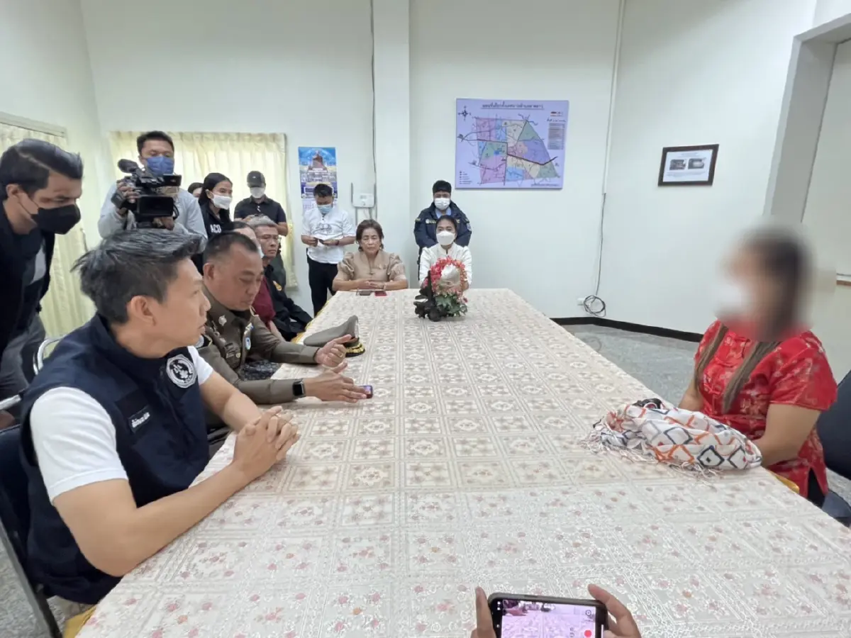 บุกจับเจ้าหน้าที่การเงิน เทศบาลตำบลลาดยาว ยักยอกเงิน 15 ล้าน
