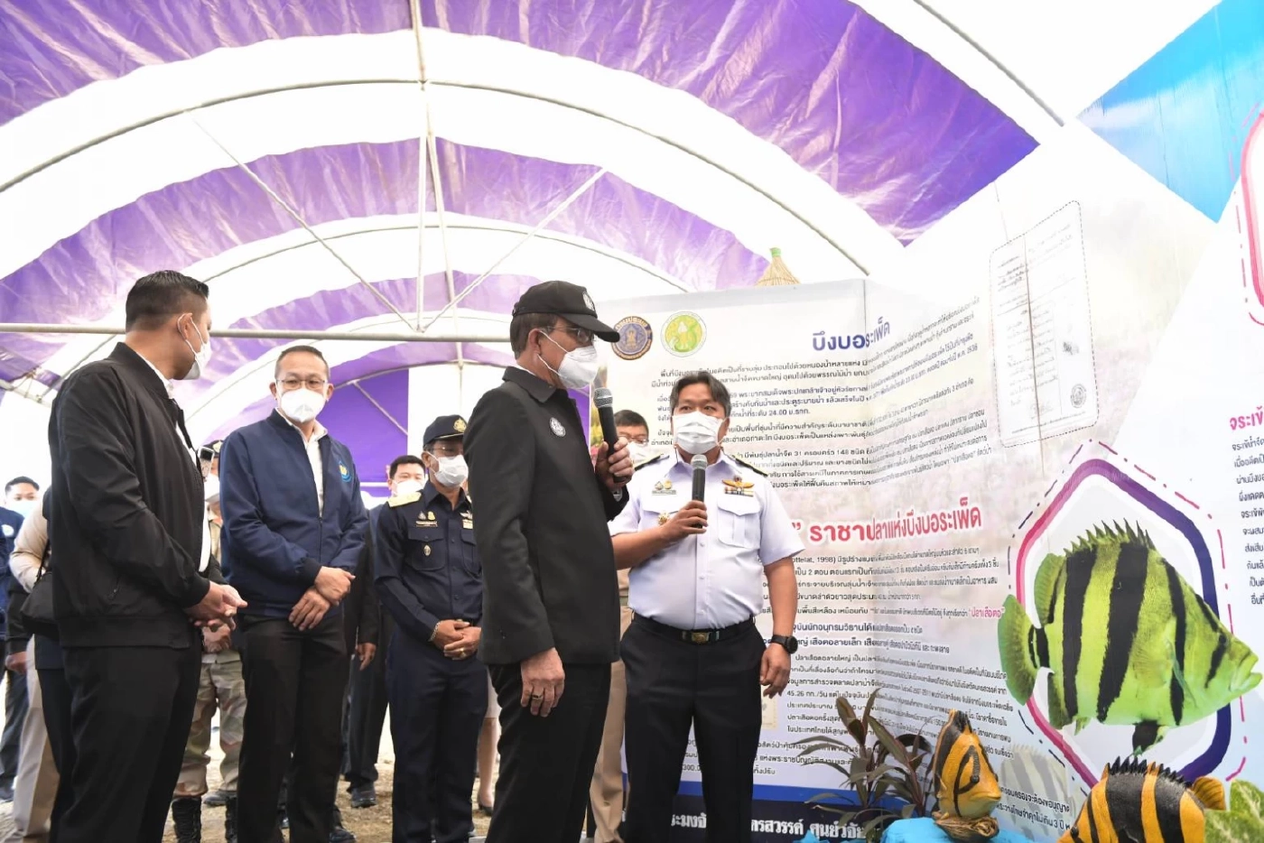 "บิ๊กตู่" ลุยตรวจราชการนครสวรรค์ ขอโทษชาวบ้านถึงช้า เหตุเครื่องบินขัดข้อง