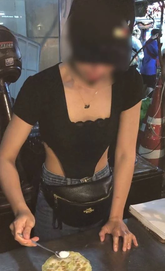 หวิดปะทะ เทศกิจตั้งต้นไม้ ยึดพื้นที่ร้านโรตี-ปอเปี๊ยะ ทางเข้าซอยศาลาแดง (คลิป)