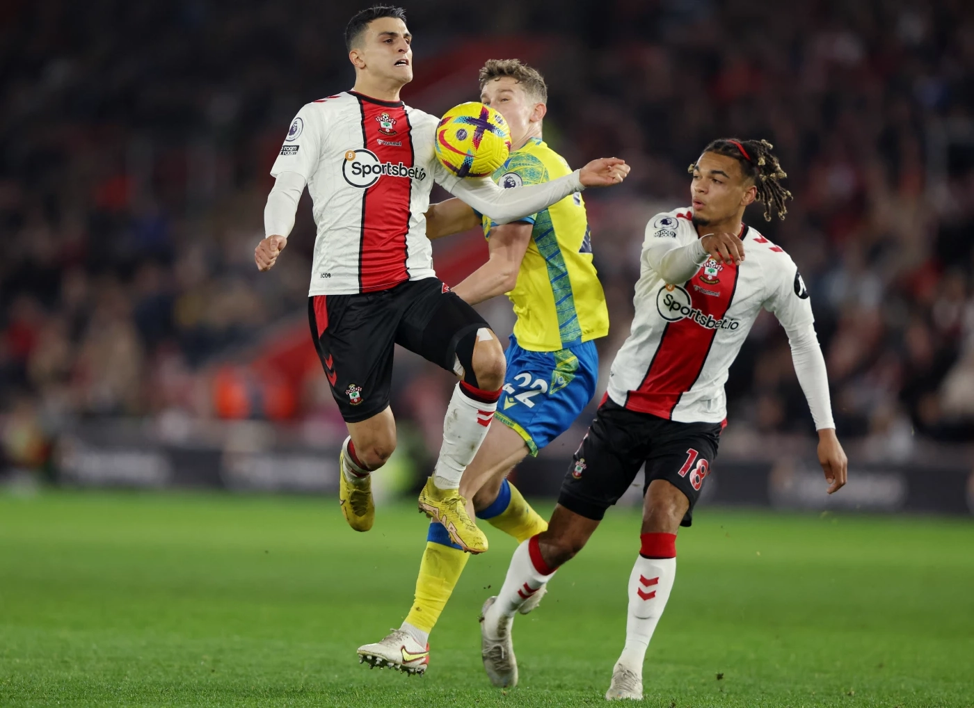 เช็ก "ตารางคะแนนพรีเมียร์ลีก" หลัง "สเปอร์ส" ถล่มพาเลซ "นักบุญ" พ่าย 6 นัดติด