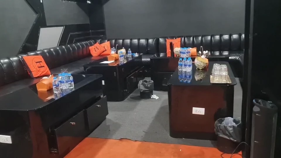 ตร.สนธิกำลังเข้าตรวจสอบผับจีน ย่านสุทธิสาร ไม่พบกระทำผิดกฎหมาย