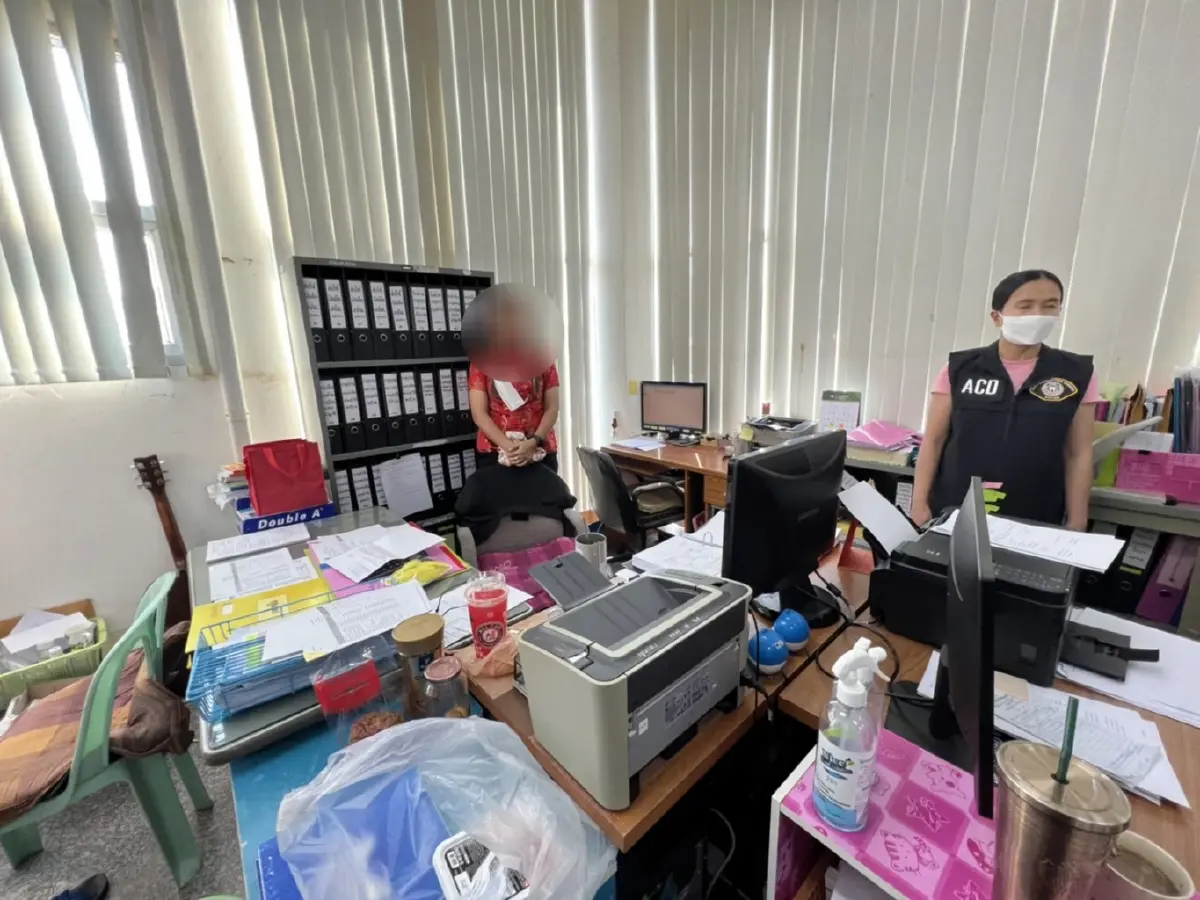 บุกจับเจ้าหน้าที่การเงิน เทศบาลตำบลลาดยาว ยักยอกเงิน 15 ล้าน