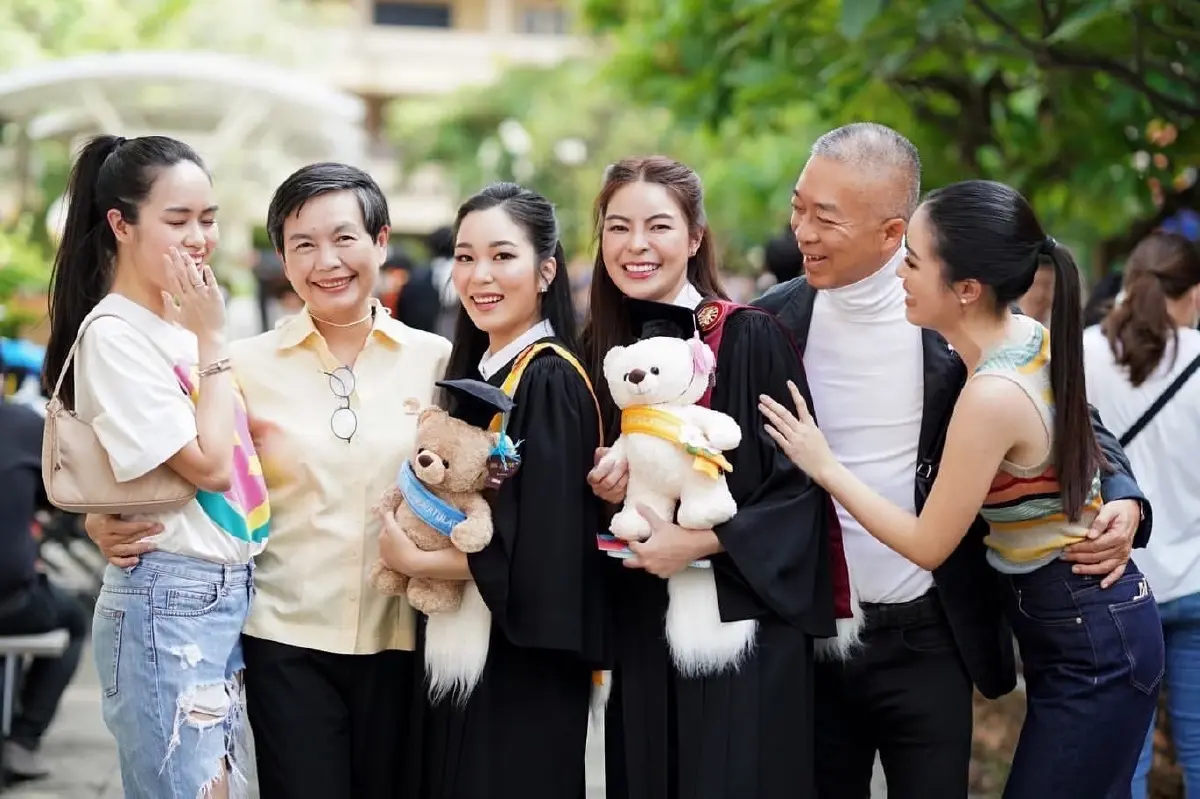 เอวา ปวรวรรณ วีระภุชงค์