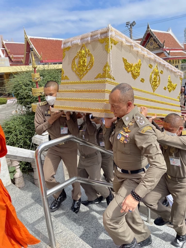 สุดซึ้ง "รองต่อศักดิ์" เดินนำหน้าผู้ใต้บังคับบัญชา เผาร่างตำรวจคนสนิท