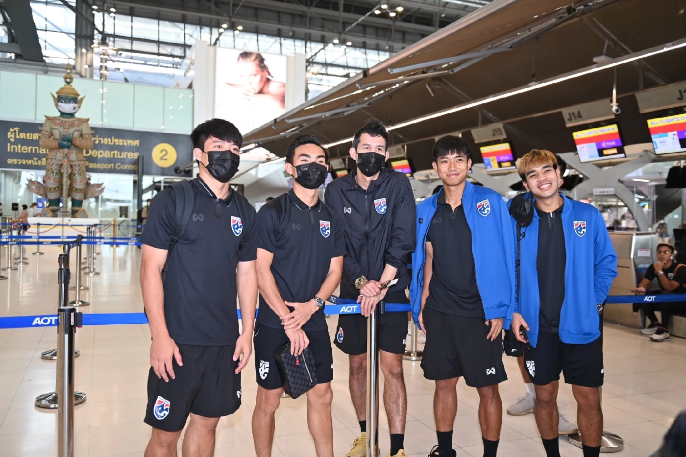 "ทีมชาติไทย" ออกเดินทางไปมาเลเซีย "มาโน่" ไม่สนสถิติอาถรรพ์