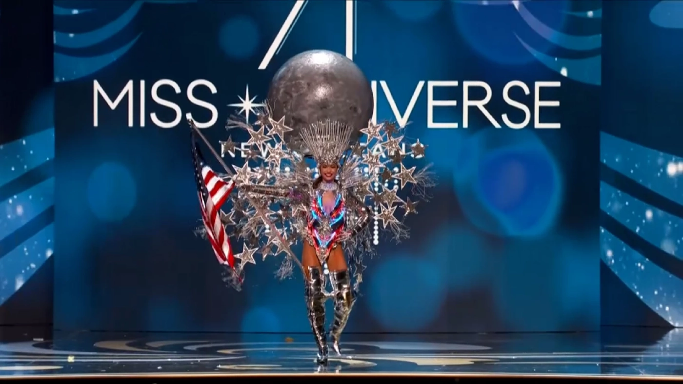 สหรัฐอเมริกา ชุดประจำชาติ “woman on the moon”