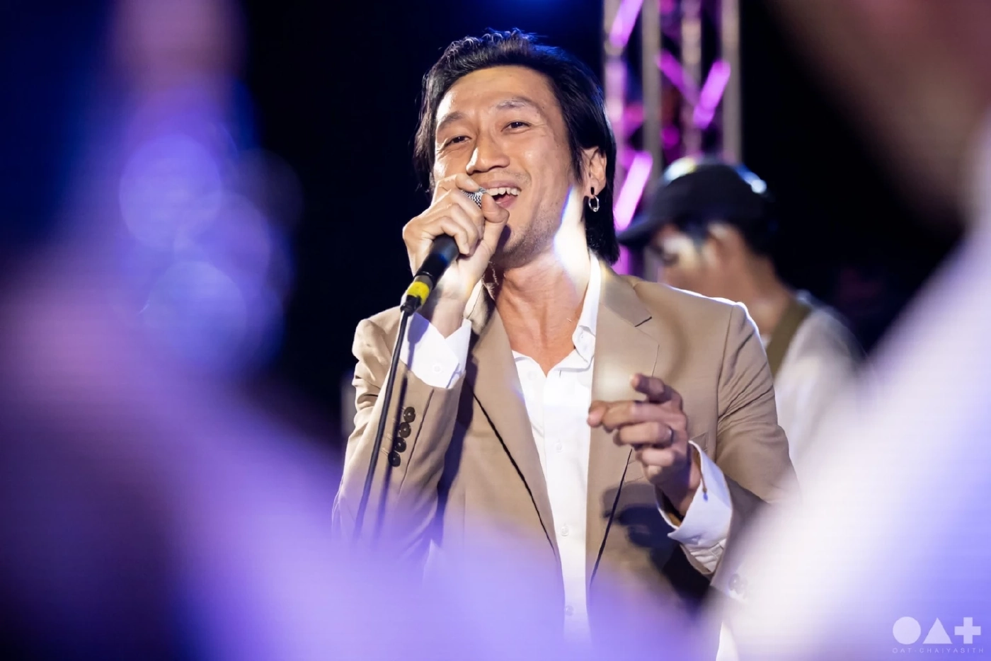 คนบันเทิงร่วมยินดี “แม็กกี้” ฉลองแต่งงานภรรยาสาว “แจมมี่” สุดอบอุ่น