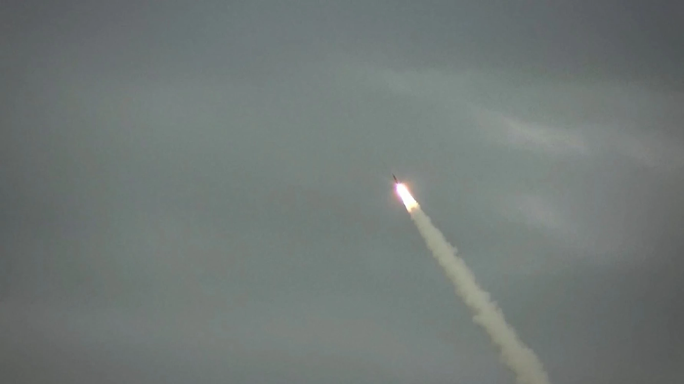 รัสเซียประจำการเรือรบติดขีปนาวุธชั้นสูง "ซีรคอน"