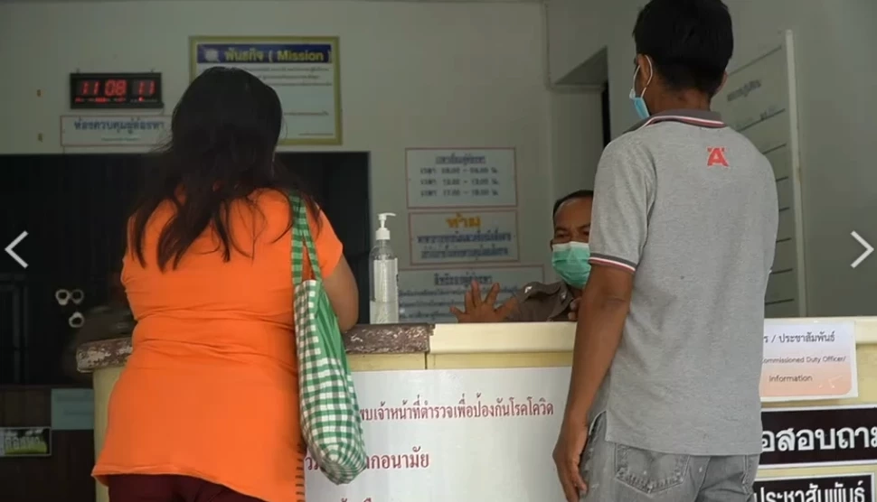 ผู้ปกครองมารอเจอหน้า "ครูแม็ก"