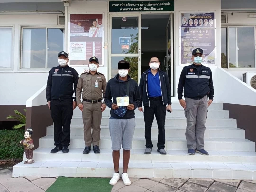 ตม.จับเคนย่า ใช้พาสปอร์ตปั๊มตราประทับปลอม เข้าออกประเทศแอบทำงานว่าเล่น