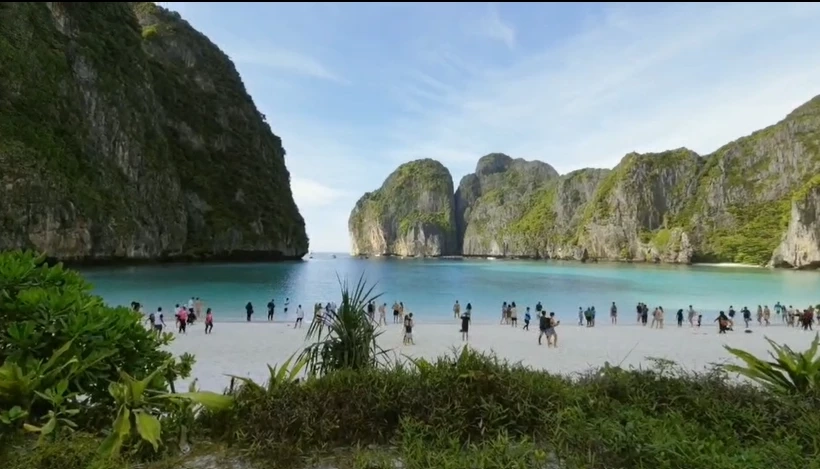 วันแรกปี 66 "อ่าวมาหยา - หมู่เกาะพีพี" สุดคึกคัก นทท. 5 พันคนเข้าชมความงาม