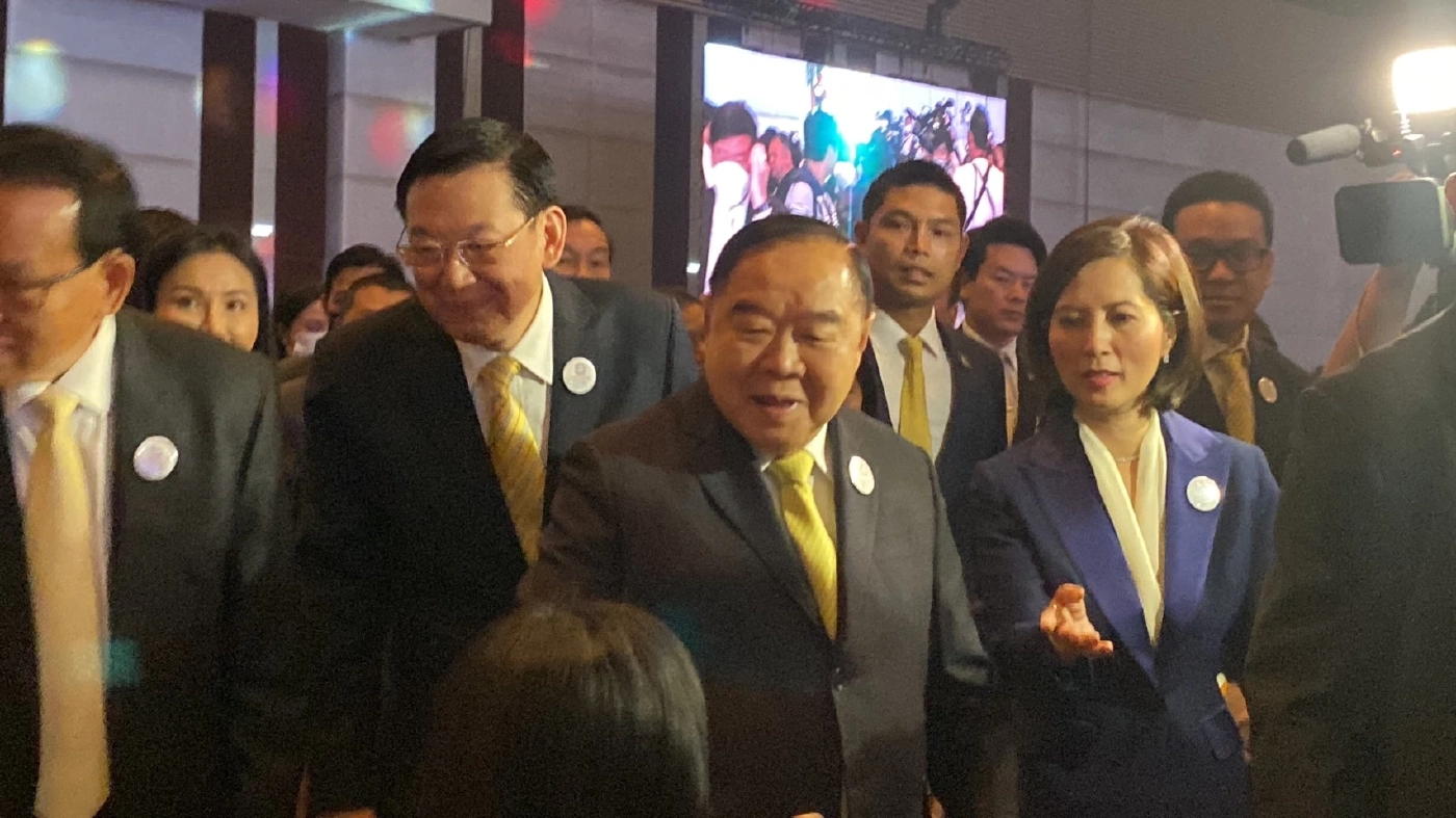 พปชร.จัดงานระดมทุนคึกคัก "บิ๊กป้อม" ประกาศพร้อมเป็นนายกฯ คนต่อไป