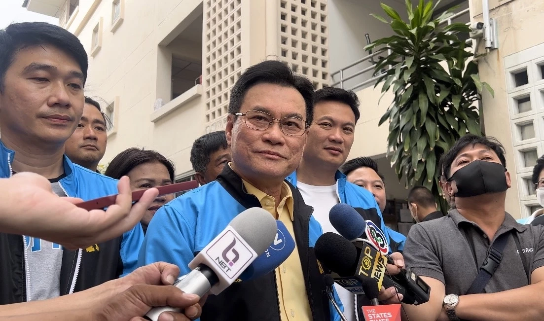 นายจุรินทร์  ลักษณวิศิษฎ์  รองนายกฯและหัวหน้าพรรคประชาธิปัตย์ 