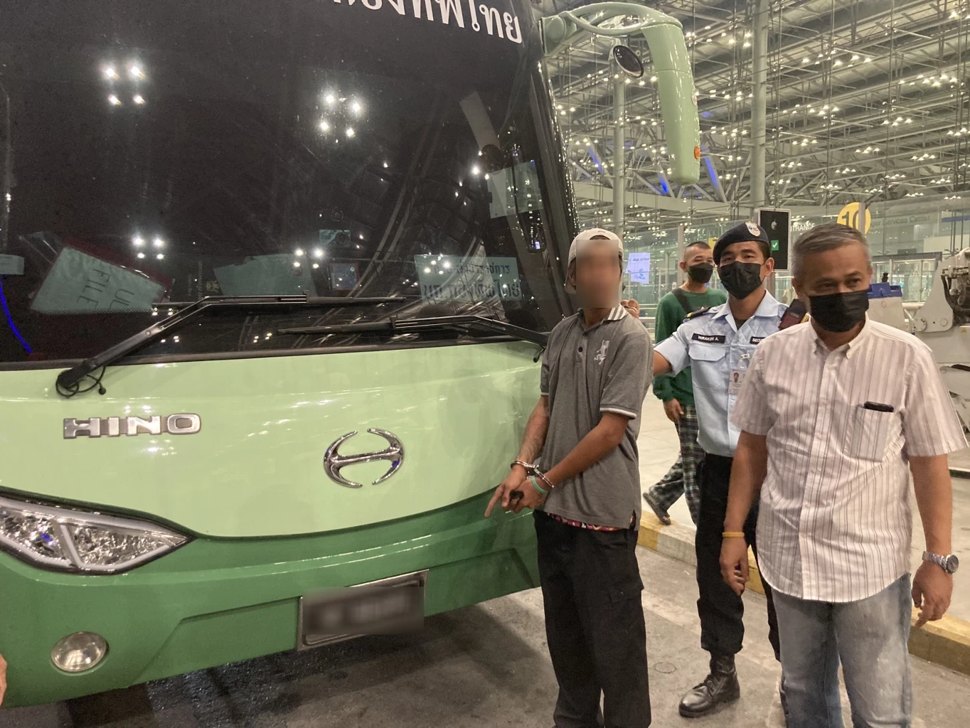 หนุ่มกาฬสินธุ์เพี้ยน ขโมยรถกองบัญชาการกองทัพไทย ตระเวนสนามบินก่อนถูกจับ