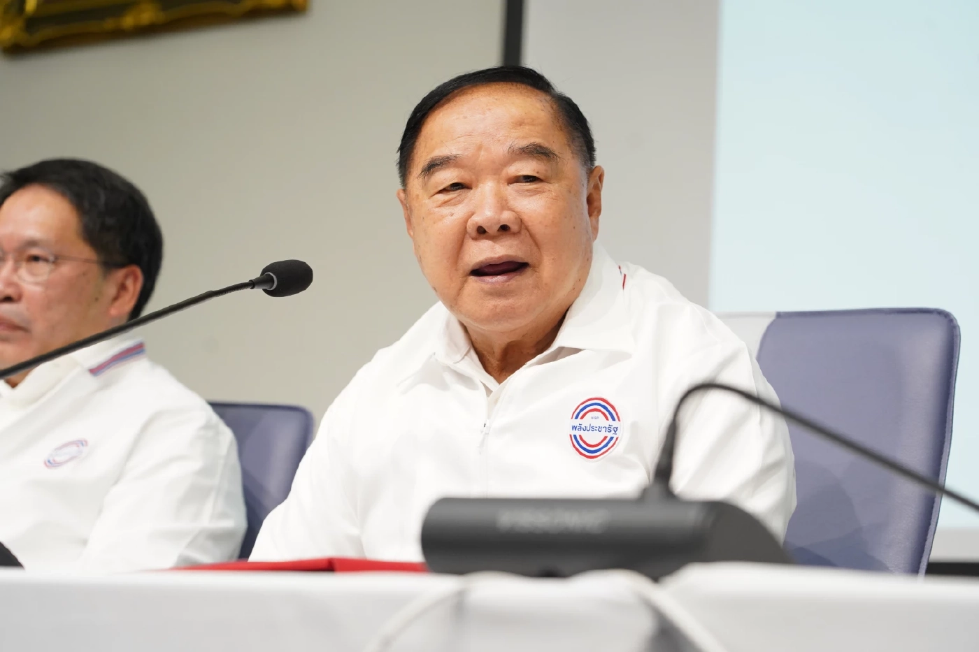 “บิ๊กปัอม” เปิดตัว “อุตตม-สนธิรัตน์-พล.อ.วิชญ์” กลับ “พปชร.”