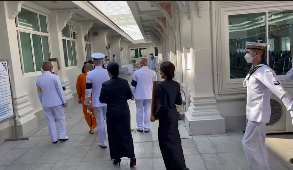 ครอบครัว "ต้นเรือพลับ" ร่วมพิธีเคลื่อนร่างมายังวัดศรีเอี่ยม