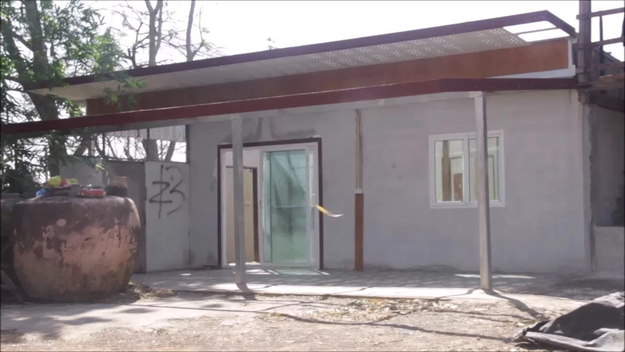 คุณตาสุดช้ำ หลานชายเทวดารื้อหลังคาขายเป็นของเก่า หาเงินซื้อยาบ้าเสพ