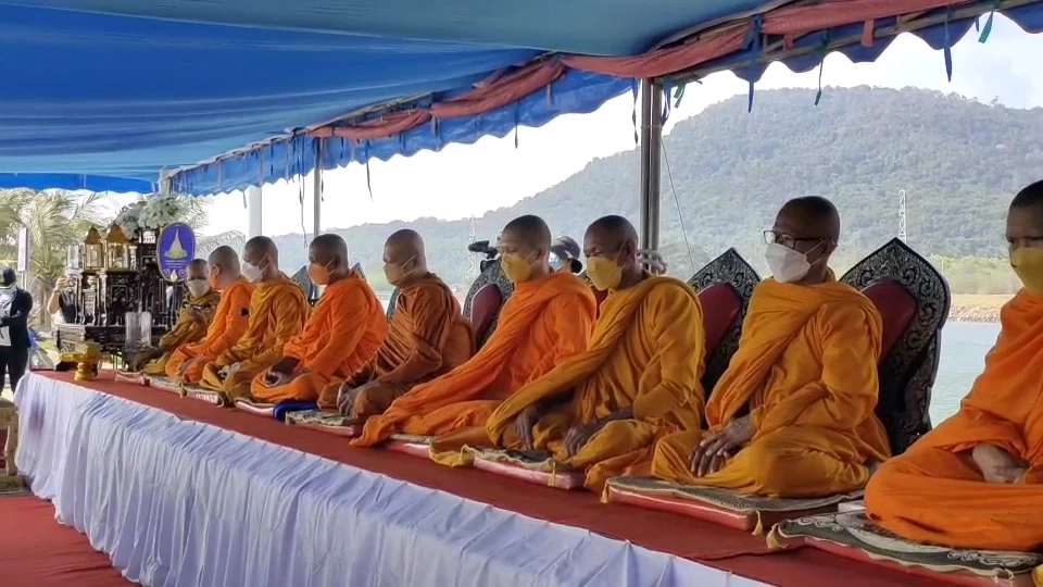 กองทัพเรือ ทำบุญอุทิศให้ กำลังพล"ร.ล.สุโขทัย" ยันไม่ล้มเลิกค้นหาผู้สูญหาย