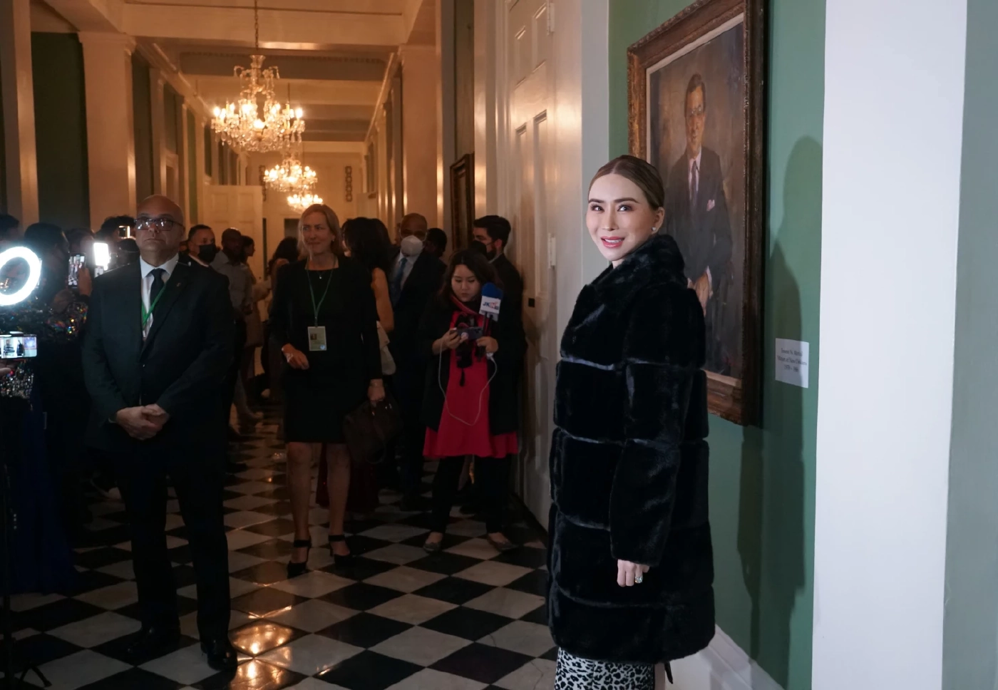 คิวแน่น! “แอน จักรพงษ์” ลุยเดินสายภารกิจจักรวาล เซอร์ไพรส์นางงามผู้ประกวด