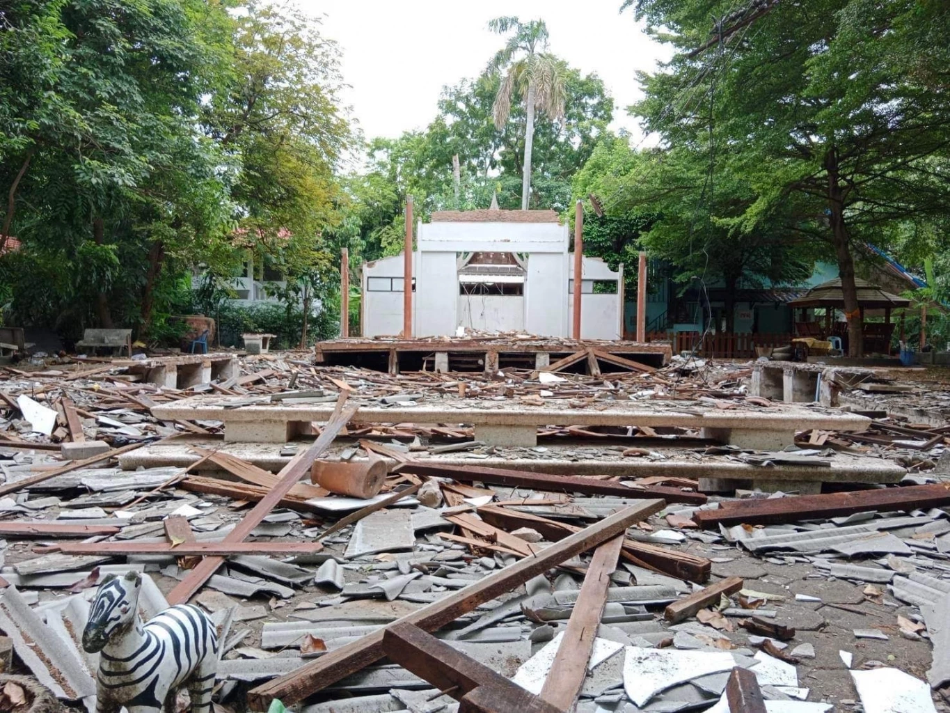 "ศรีสุวรรณ" ร้องมหาเถรสมาคม สอบเจ้าอาวาสวัดชลประทาน ทุบทำลายกุฏิพระ 11 หลัง