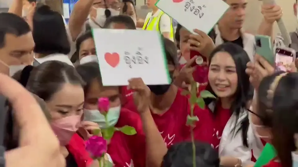 ชาวอุดรฯแห่งต้อนรับ หัวหน้าครอบครัวเพื่อไทย