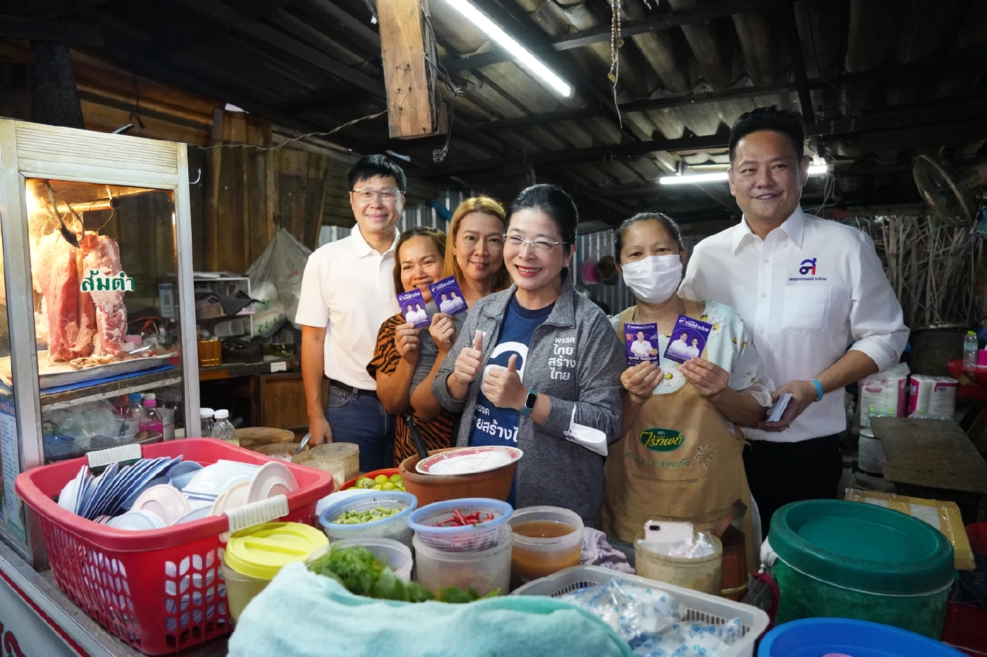 "สุดารัตน์"ควง"สุวงศ์"ลุยตลาดโชคชัย4 ชูปลดหนี้-แก้ค่าไฟแพง