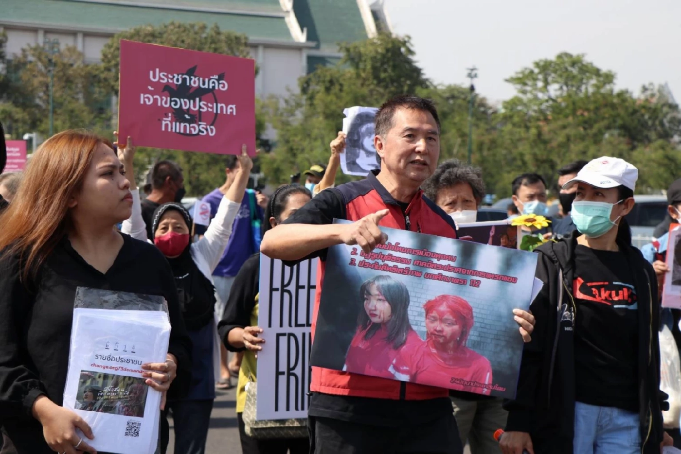 “กลุ่มทะลุวัง” ยื่น 6,514 ชื่อ ร้อง “ปธ.ฎีกา” ปล่อยผู้ต้องขังคดี 112