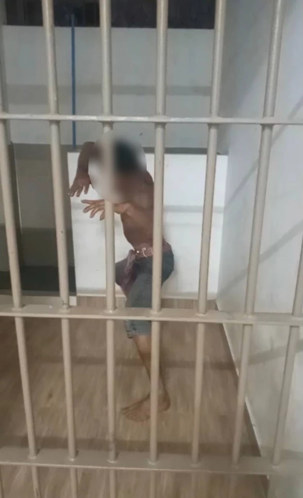 หนุ่มป่วยจิต ตัวตึงมวยไทย รำโชว์ในห้องขัง-หน้าโรงพัก