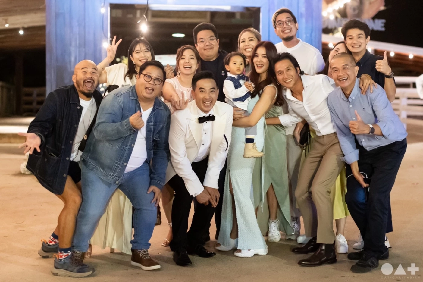 คนบันเทิงร่วมยินดี “แม็กกี้” ฉลองแต่งงานภรรยาสาว “แจมมี่” สุดอบอุ่น
