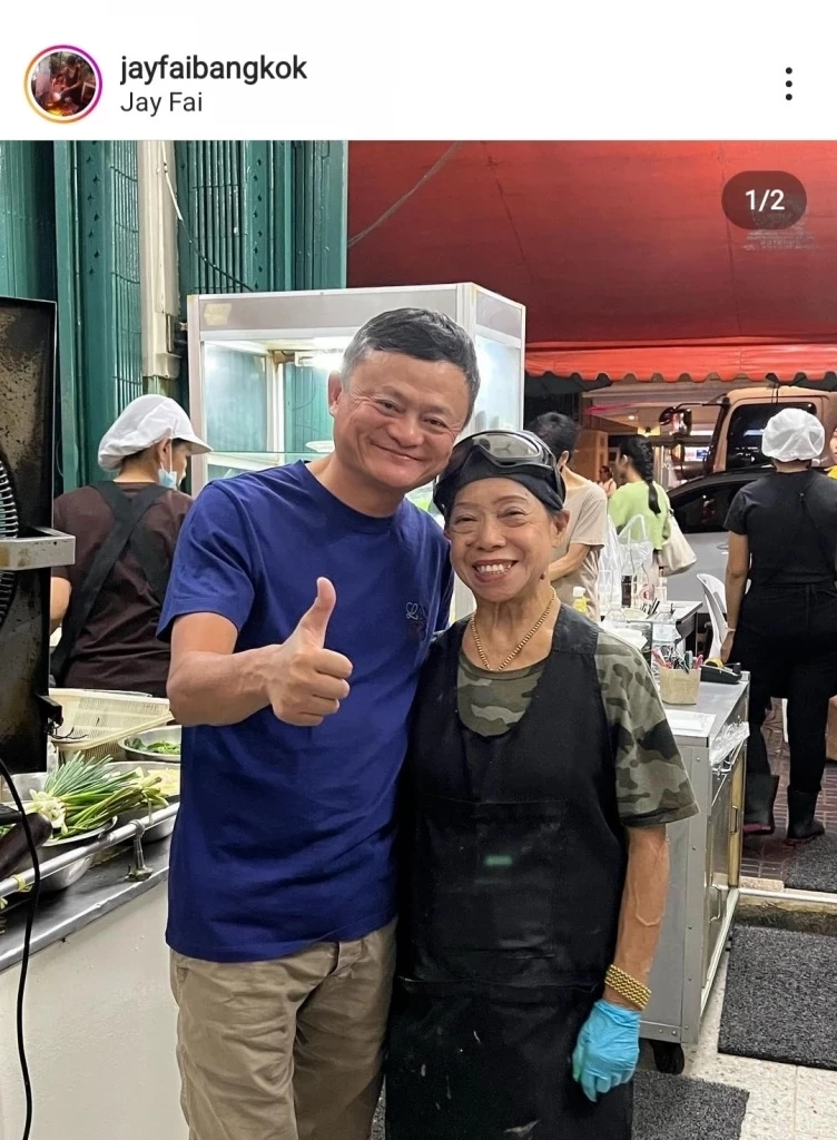 ฮือฮา 'แจ็ค หม่า’ มหาเศรษฐีจีนเที่ยวไทย แวะดูมวย กินอาหารร้านเจ๊ไฝ