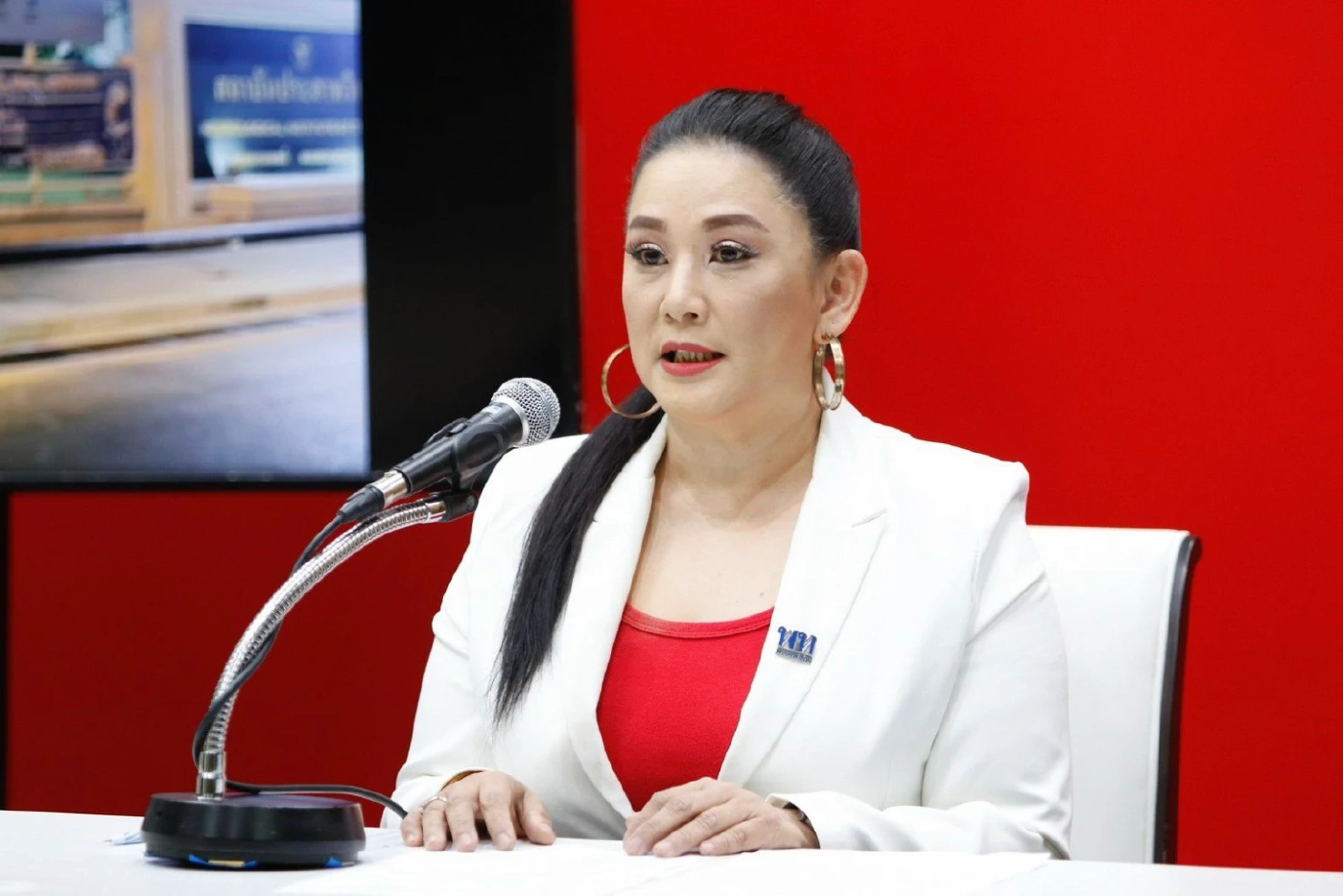 พท. ข้องใจ! จี้ กกต.สอบ "อนุทิน" ติดป้ายแฝงหาเสียงหรือไม่?