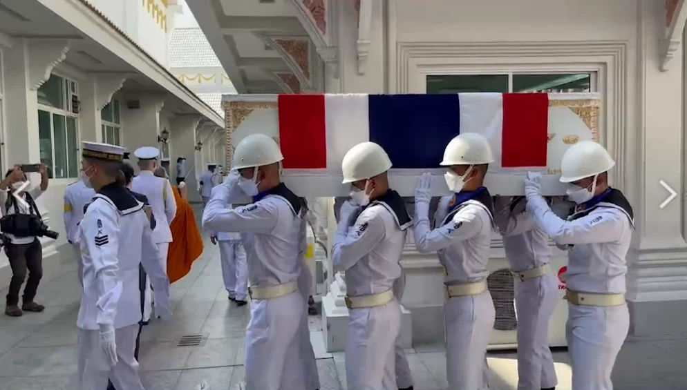 ครอบครัว "ต้นเรือพลับ" ร่วมพิธีเคลื่อนร่างมายังวัดศรีเอี่ยม