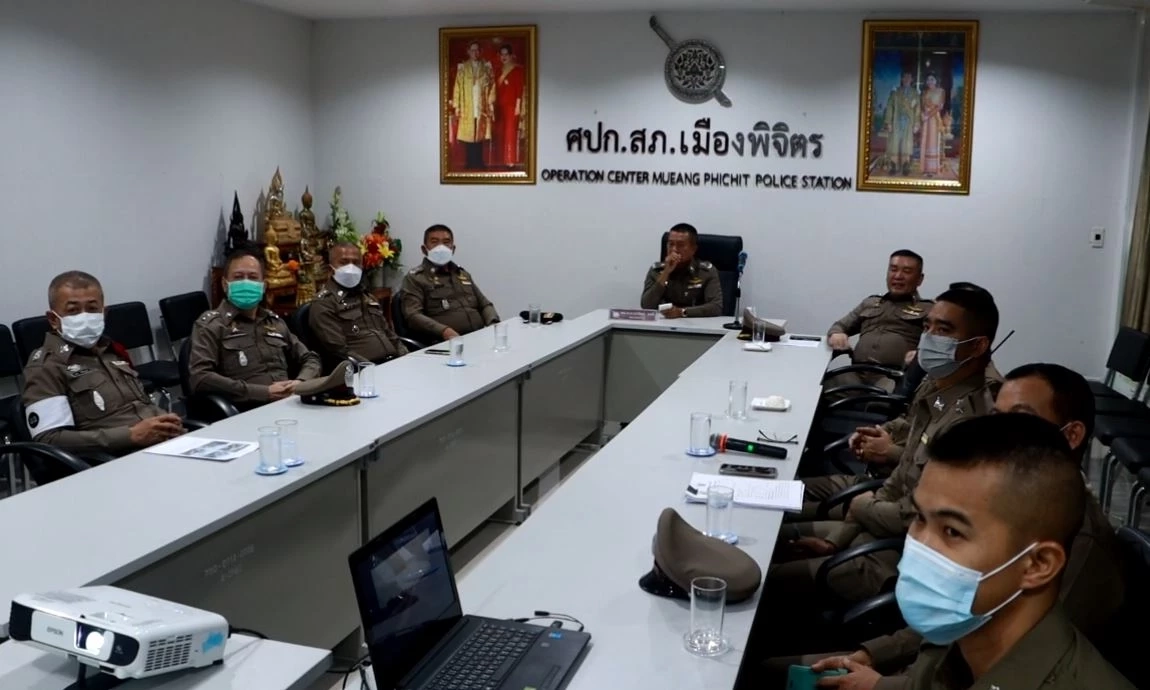 เปิดคลิปนาทีเก๋งแซงไม่พ้น ชนท้ายรถตู้รับส่งนักเรียน ดับ 2 ราย