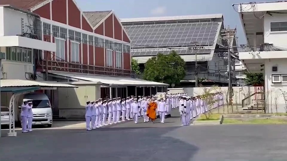กองทัพเรือ เคลื่อนร่าง‘ต้นเรือพลับ’ ทำพิธีพระราชทานน้ำหลวงอาบศพ (มีคลิป)