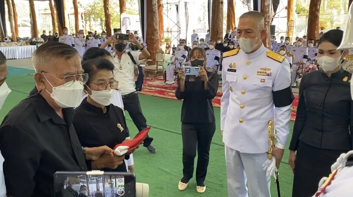 พระราชเพลิงศพ "หมอแชมป์" ฮีโร่ "ร.ล.สุโขทัย" อย่างสมเกียรติ