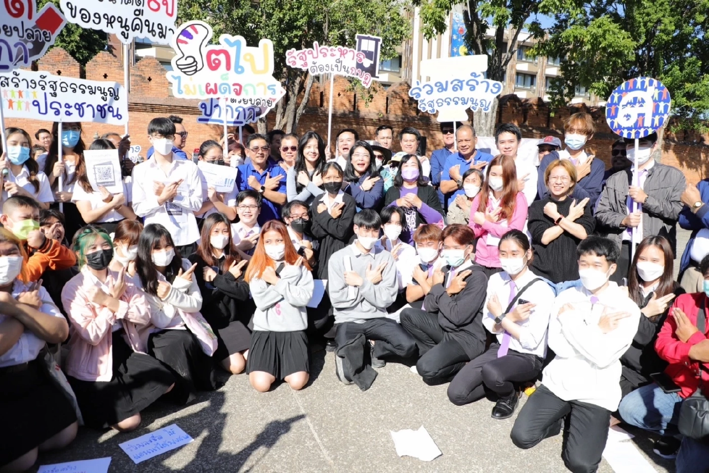"สุดารัตน์"ควง"น้องจินนี่"ชวนคนไทยสร้างรัฐธรรมนูญต้านรัฐประหาร