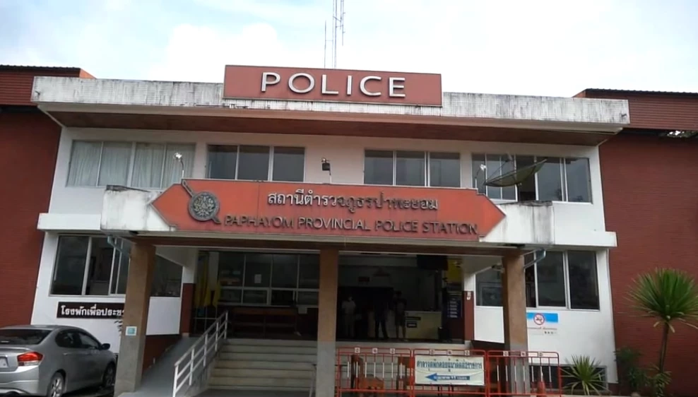 “ครูแม็ก” ผู้ต้องหาอมนกเขา นร. ดอดมอบตัวพร้อมปฏิเสธทุกข้อกล่าวหา