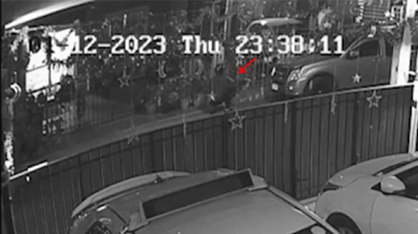 หลังจากยิง คนร้ายนั่งดูผลงานว่าไม่พลาดเป้า