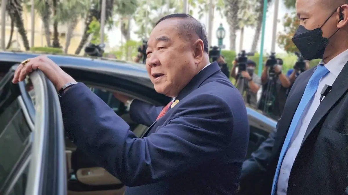 “บิ๊กป้อม” ยังฮอต เด็กขอถ่ายรูป พูดให้กำลังใจ “ลุงป้อม”