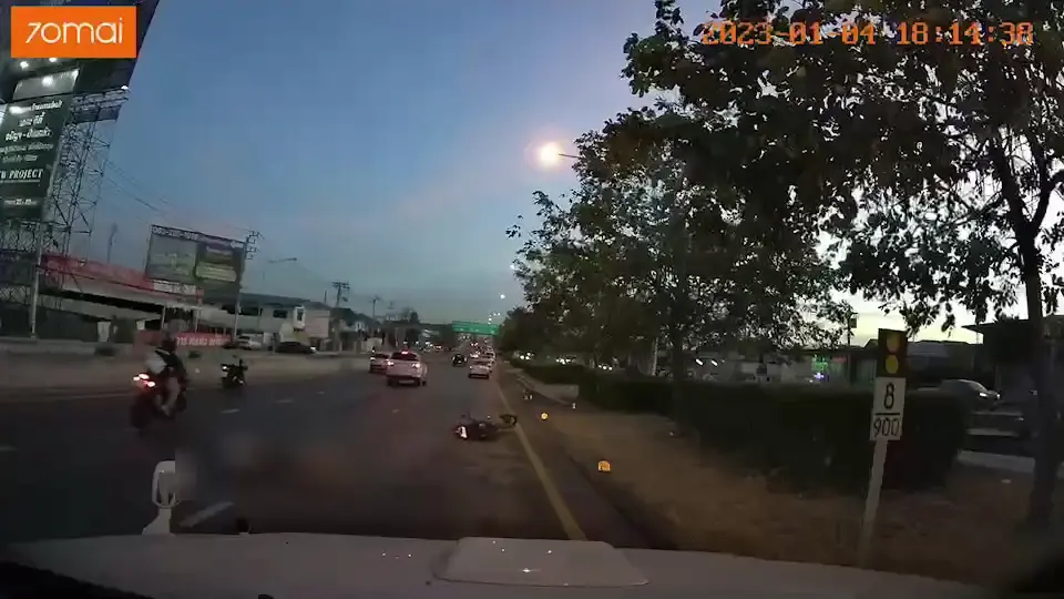 หลังรถผ่านไป