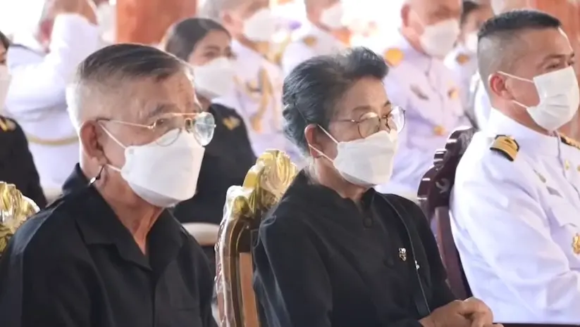 พ่อและแม่ของหมอแชมป์