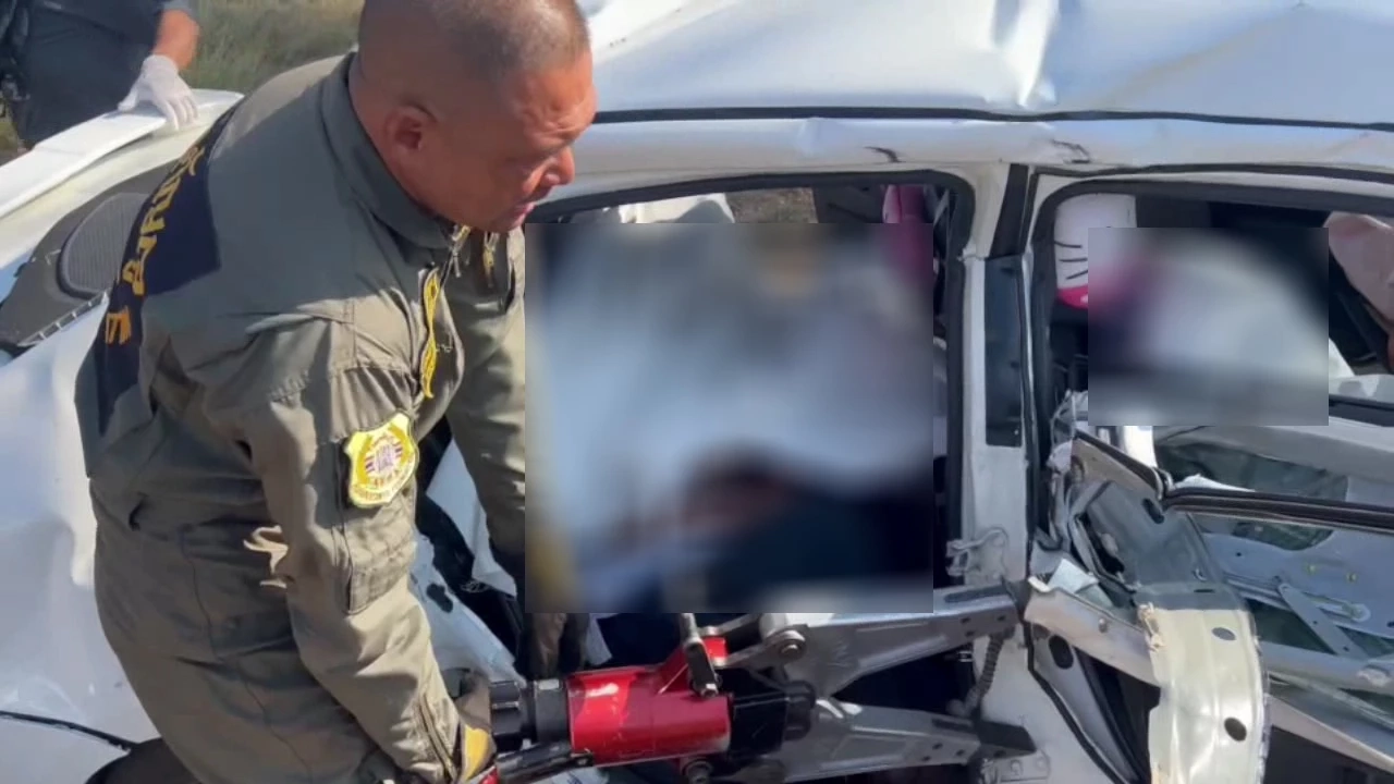 เก๋งไม่ชินทางถูก 10 ล้อชนดับคาที่ 4 เจ็บ 2