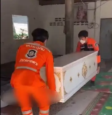 สลด! หนุ่มอุดรฯ น้อยใจเมียบอกเลิก ผูกคอตายคาบ้าน