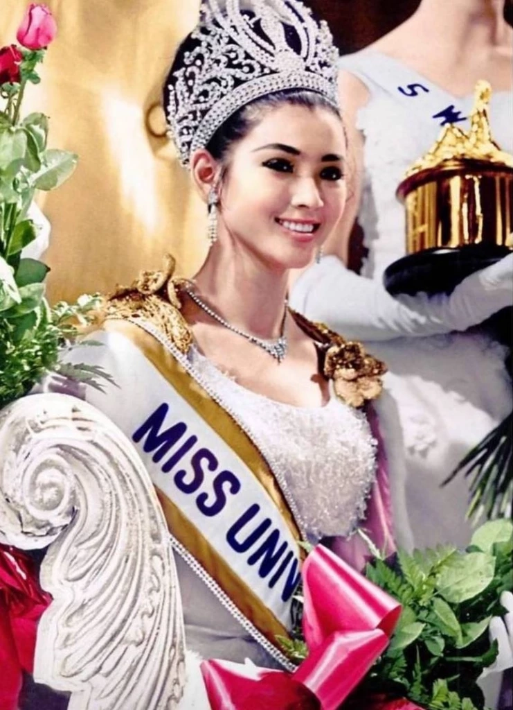 อาภัสรา หงสกุล