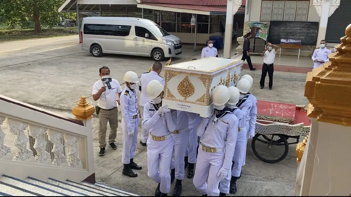 พระราชเพลิงศพ "หมอแชมป์" ฮีโร่ "ร.ล.สุโขทัย" อย่างสมเกียรติ